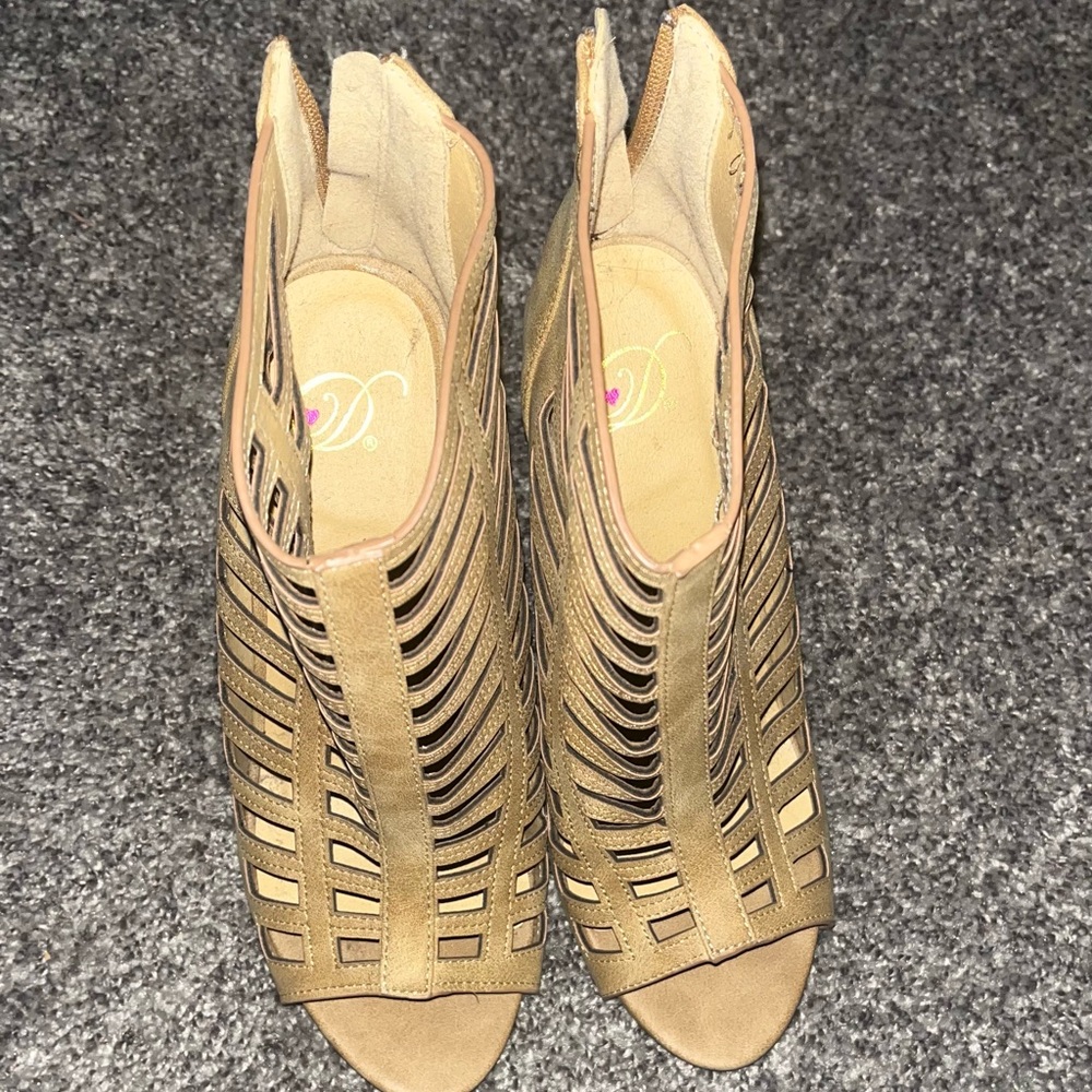 Womens size 8 heels